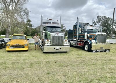 Far North Trucking, trucks, swing lift, Hino, Kenworth