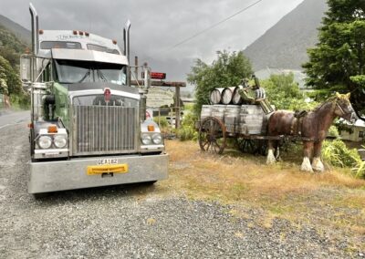 Far North Trucking, trucks, swing lift, Hino, Kenworth