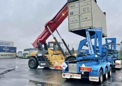 Far North Trucking, trucks, swing lift, Hino, Kenworth